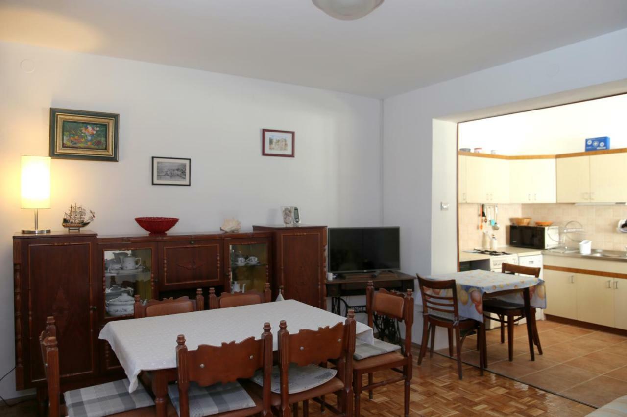 Seaside Apartment Tisno Exterior photo